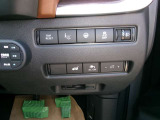 パワーバックドアスイッチです。運転席からも開閉出来ます。