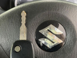 【キーレス】少し離れた場所からでもボタン一つでドアの開錠・施錠ができるのでとっても便利!ドアの鍵穴周りに傷をつけることもありません♪