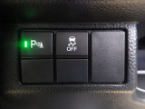 パーキングセンサーや横滑りを防ぐVSA等のスイッチ類は運転席の右側、手の届きやすい位置にあります。