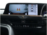 パノラミックビューモニター装備!トップビュー&フロントビュー・車両に取り付けたフロント、サイド、バックカメラの映像を合成して画面上に表示させることで、低速時の運転を補助する装置です。