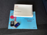 メンテナンスノート【整備記録簿】、取説も揃っています。スマートキーはバッグなどにしまったままボタン操作でエンジンの始動・停止ができて大変便利です。