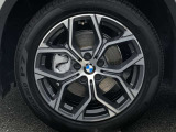 BMW純正18インチホイール。洗練されたデザインで、足元の個性を引き立てます。