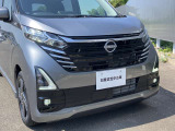 夜間走行の様々な局面に向けて、LEDヘッドランプで視認性をしっかり確保☆ハロゲンヘッドランプのおおよそ2倍の光量で、広範囲に明るくドライバーをサポートしてくれます。