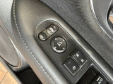 狭い駐車場で便利な電動格納ドアミラーが付いています。