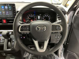 ステアリングから手を離さず、運転に集中したままオーディオ等の操作ができます。