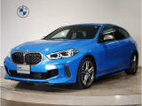 M135i xドライブ 4WD Mプラスパッケージ アダプティブサスペンション サンプロテクションガラス サンプロテクションガラス M シートベルト  Mスポーツシート