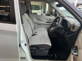 運転席シートリフター(ラチェット式)で、座面の高さも上下に動き、体格にあわせて調整ができます。