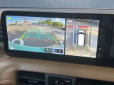 アラウンドビューモニター(全方位カメラ)付きなので、狭い道も車庫入れも丸見えで安心!ソナーで障害物を警告するのでバックが苦手な方も、得意な方も安全度UP!