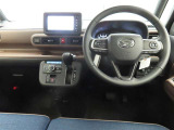ぜひ展示車の運転席に座ってみてください。