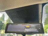 スマートルームミラーになっています 8人乗車時でも後方確認ができます