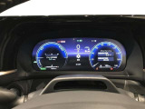 とっても見やすいメーターです。夜間時はラグジュアリーな気分にさせてくれる照明が魅力ですので、夜のドライブも楽しみになりますよ♪