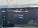 スマートフォン用アプリ[Apple CarPlay][Android Auto]対応の純正ナビ Discover Pro を装備、ラジオのほか、USB、Bluetoothハンズフリー通話にも対応。
