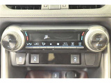 お好きな温度に設定すれば自動的に温度を調節、車内を快適空間に仕上げてくれます。