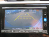 車庫入れ・駐車を安心サポート!バックカメラ装備です。