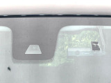 【三菱e-Assist】走行中に前方の車両等を認識し、衝突しそうな時は警報とブレーキで衝突回避と被害軽減をアシスト。より安全にドライブをお楽しみいただけます。