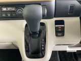 発進時から滑らかに加速する無段階変速のCVTはストップ&ゴーの多い街の中も快適です