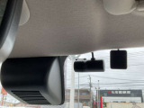 日産純正ドライブレコーダーです。前方向けとルームミラーから車室内後方を撮影します。