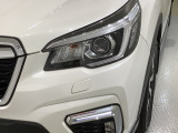 LEDヘッドライトは、点灯の瞬間から最大光量を発揮し、突然暗くなるトンネルなどでの安定感を高めます。
