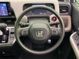 インテリアに合わせたデザインのステアリングは、運転される方のことも考え、運転しやすい形状、大きさです。是非一度、実際に触ってお確かめください。