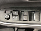 パワーウィンドは今や当たり前の機能ですが、無いと困る機能です。運転席からの操作で、全席の窓を振るオープンにしたり、フルクローズが可能です。