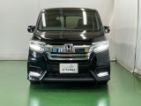 LEDヘッドライトを装備しています。LEDヘッドライトはとても明るく、雨の日や夜間走行も安全・安心です。オートライトコントロール付きで周囲の明るさに応じて自動で点灯・消灯します