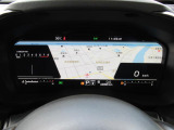 運転に必要な情報をグラフィカルに表示し、少ない視線移動で瞬時に認識できる先進的な液晶メーター。こちらはナビゲーション情報と連携する「地図画面」になります