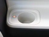 ホッとカップホルダーが運転席・助手席にあります。ホットドリンクをちょうど良い温度でキープしてくれる保温機能付で嬉しいです。