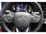 レーダークルーズコントロール(全車速追従機能付)が装備されています。高速道路で定速走行だけでなく、0km/hから約100km/hの広い範囲で先行車との車間距離を適切に保ちながら追従走行ができます。