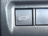 【パワーバックドア】スマートキーや運転席のボタンを押すだけでリアゲートが自動で開閉します!荷物を持っている時や、高い位置にあるバックドアを閉める際に便利な機能です♪