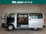 スライドドアは両側手動式です。