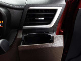 運転席のカップホルダーはエアコンの吹き出し口にありますので冷やしたり温めたりすることが出来ます☆