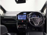 オシャレなインテリアで運転する気分も盛り上がりますよね^^