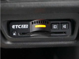 ◆ETC2.0◆進化したドライブ体験。料金収受システムだけだったETCが生まれ変わって、高速道路を賢く使うETC2.0に進化しました。多彩な情報サービスが便利で快適なドライブ体験を提供します。