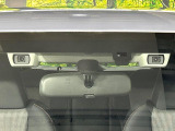 【アイサイトVer3】前方の車両等を検知し、衝突しそうな時は警報で注意を促し、ブレーキを踏む力をサポート。ブレーキを踏めなかった場合は衝突被害軽減ブレーキが作動、衝突回避をサポートします。