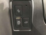 スイッチひとつでバックドアの開閉ができますので雨の日等荷物が多い時に便利です。