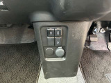 運転席側にはシートヒーター搭載しております
