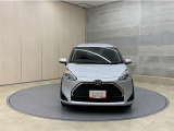 お車購入のポイントとなるフロントマスクです!シャープな目つきが印象的なデザインのヘッドランプです。