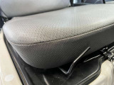 運転席の座席は、前後にスライド出来るので自分に合ったポジションで運転する事が出来ます!