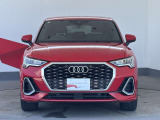 Audiの象徴であるシングルフレームグリルをよりワイドで低くシャープなデザインとすることでワイド&ローのフォルムを協調しています。
