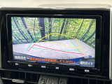 【バックカメラ】駐車時に後方がリアルタイム映像で確認できます。大型商業施設や立体駐車場での駐車時や、夜間のバック時に大活躍!運転スキルに関わらず、今や必須となった装備のひとつです!