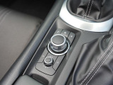 マツダコネクトを操作するコマンダーコントロールです。運転中に自然と手の触れる位置に配置されています。