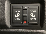 【両側パワースライドドア】両側がパワースライドドアになっており、運転席のスイッチやスマートキーでも開閉が可能です!開口部も広いので乗り降りも楽々♪