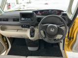【前方視界】開放的な前方視界!運転がしやすく疲れにくいです♪窓が大きく、見通しがとっても良いおクルマですよ♪