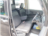お車選びをお楽しみ頂けるよう、在庫車の展示スペースを十分に確保しております。