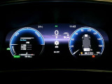 運転席のメータパネル類は常に視界に入る場所ですので、大事なチェックポイントです。ぜひ実際にご乗車ください。