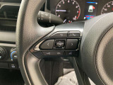 運転中、オーディオの操作をしてて、ハッとしたことはありませんか?ステアリングスイッチは、運転中でもハンドルでオーディオの操作が可能です。安全なドライブをサポートします。
