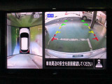 アラウンドビューモニターが駐車をアシスト☆4つの高解像度カメラで車の周囲を撮影。ミニバン、SUVなどの死角の駐停車も驚く程楽です!バックカメラは、車庫入れの時は勿論、後方の安全確認もできて安心です♪