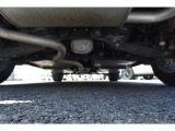 車両後方からの下回りです。マフラー防錆塗装や下回り防錆施工等も可能でございます。