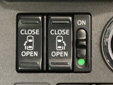 【両側パワースライドドア】両側がパワースライドドアになっており、運転席のスイッチやスマートキーでも開閉が可能です!開口部も広いので乗り降りも楽々♪