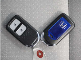 ◆スマートキー◆カギをバッグやポケットに入れたままでもドアロックの開閉ができる『スマートキー』付き!雨天や暗くなってもカギを取り出す必要がなくドアの開錠&エンジンも始動できます